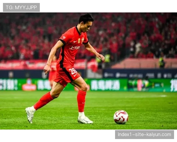 海港刘若钒加入全队合练,穆斯卡特锋线轮换即将增员 海港刘若钒加入全队合练,穆斯卡特锋线轮换即将增员